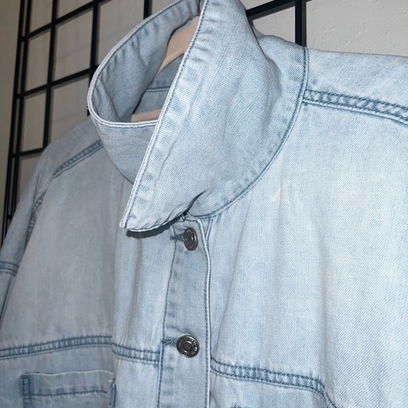 NWT Cropped Denim Button Down Shirt - Light Blue Denim Wash - XL - Picture 8 of 15